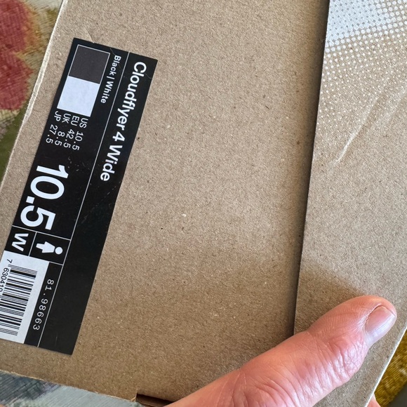 Woman’s Size New in box! Cloudflyer - Picture 3 of 4